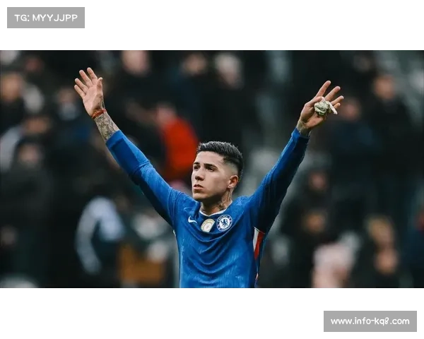 实时报道：纽卡切尔西对攻，半场2-2平局精彩纷呈